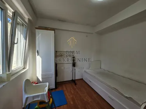 Izdavanje, trosoban stan, 110m², Centar, Bar - image 7