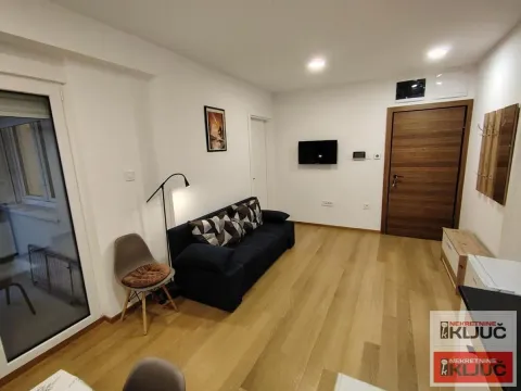 Izdavanje, jednosoban stan, 35m², Centar, Novi Sad - image 2