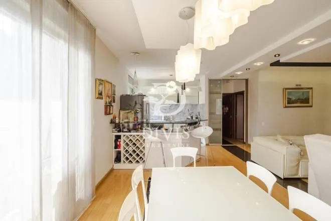 Izdavanje, četvorosoban stan, 139m², Novi Beograd Blok 19, Novi Beograd Sve Podlokacije