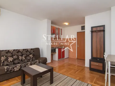 Rent, studio apartment, 27m², 1 maj, Podgorica - image 3