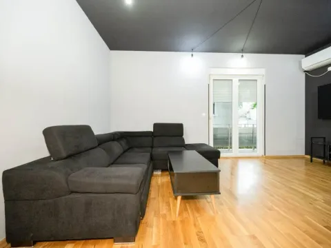 Izdavanje, jednosoban stan, 50m², Momišići, Podgorica - image 9