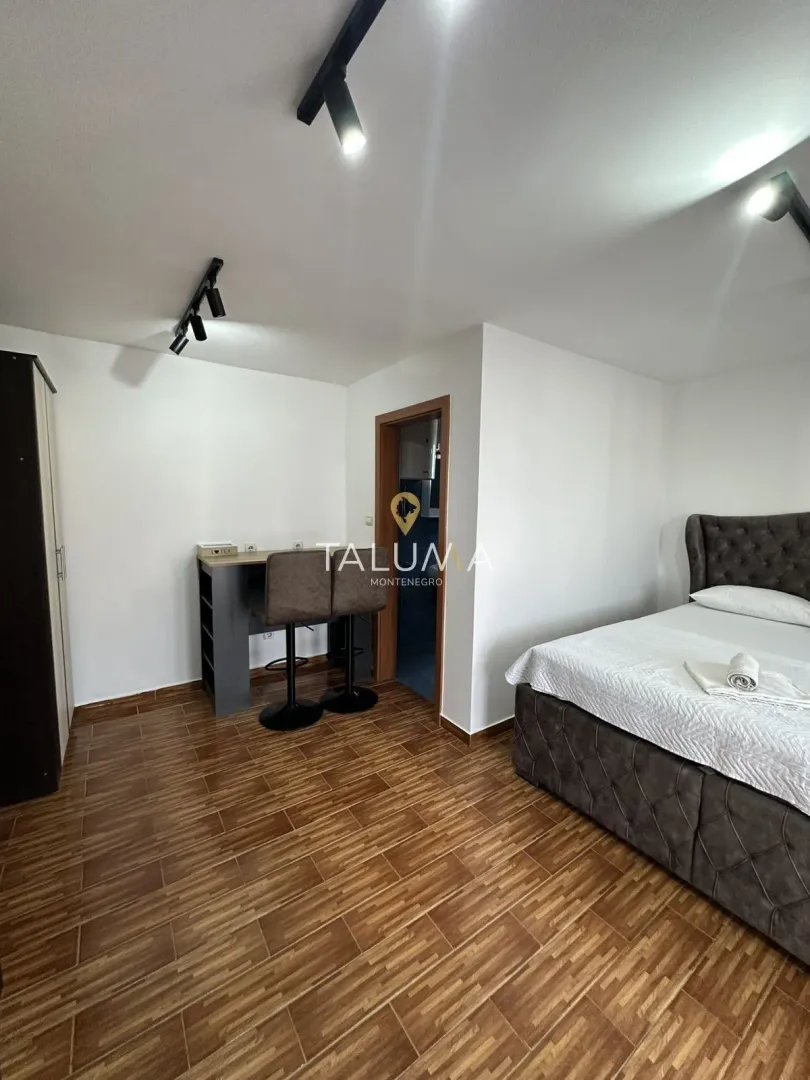 Izdavanje, stan, 200m², Gornja Gorica, Podgorica