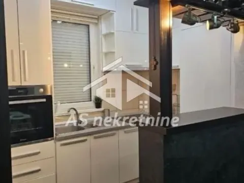 Izdavanje, četvorosoban stan, 96m², Vračar Sve Podlokacije, Beograd - image 8