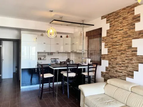 Izdavanje, jednosoban stan, 51m², Centar, Budva - image 6