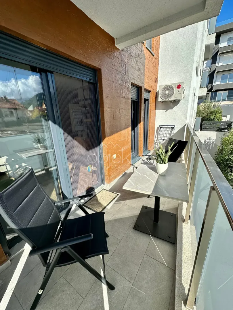Izdavanje, stan, 50m², Tivat, Crna Gora