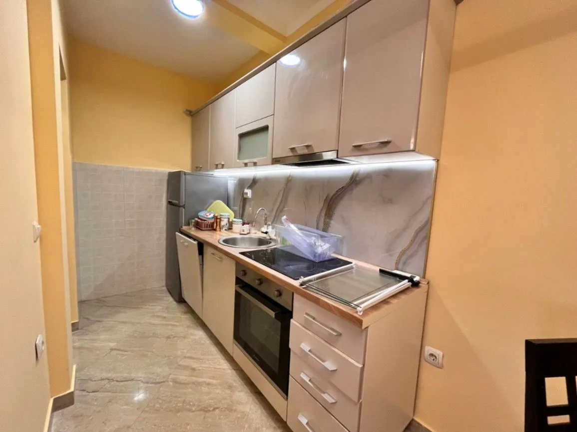 Izdavanje, dvosoban stan, 65m², Pobrežje, Podgorica