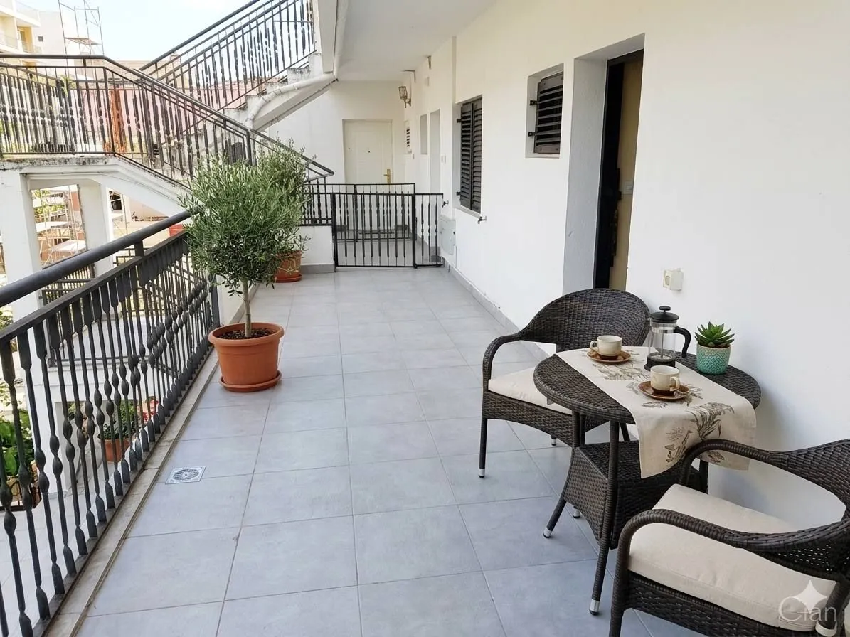 Izdavanje, dvosoban stan, 139m², Baošići, Herceg Novi