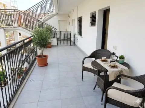 Izdavanje, dvosoban stan, 139m², Baošići, Herceg Novi - image 9