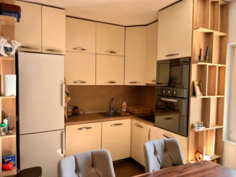 Izdavanje, kuća, 170m², Stari Aerodrom, Podgorica - image 3