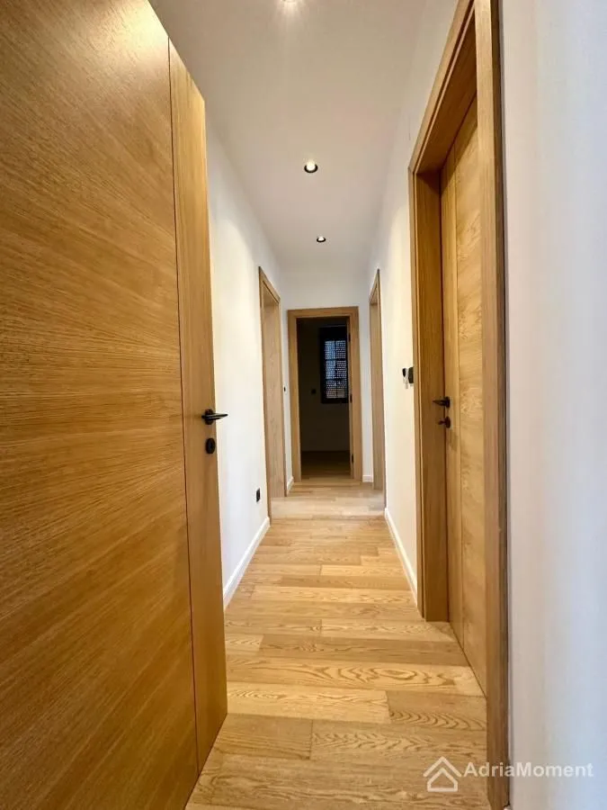 Prodaja, trosoban stan, 96m², Kalimanj, Tivat