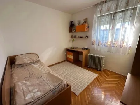 Izdavanje, dvosoban stan, 84m², Centar, Bar - image 8