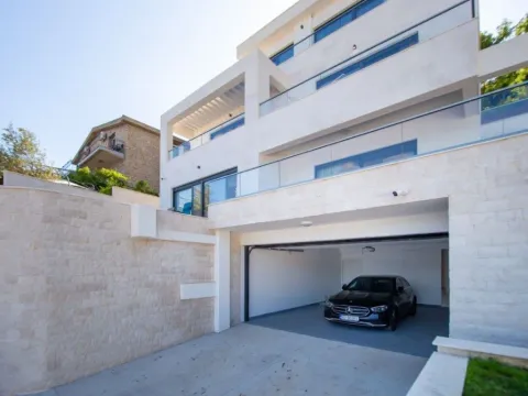 Izdavanje, kuća, 250m², Budva, Crna Gora - image 7