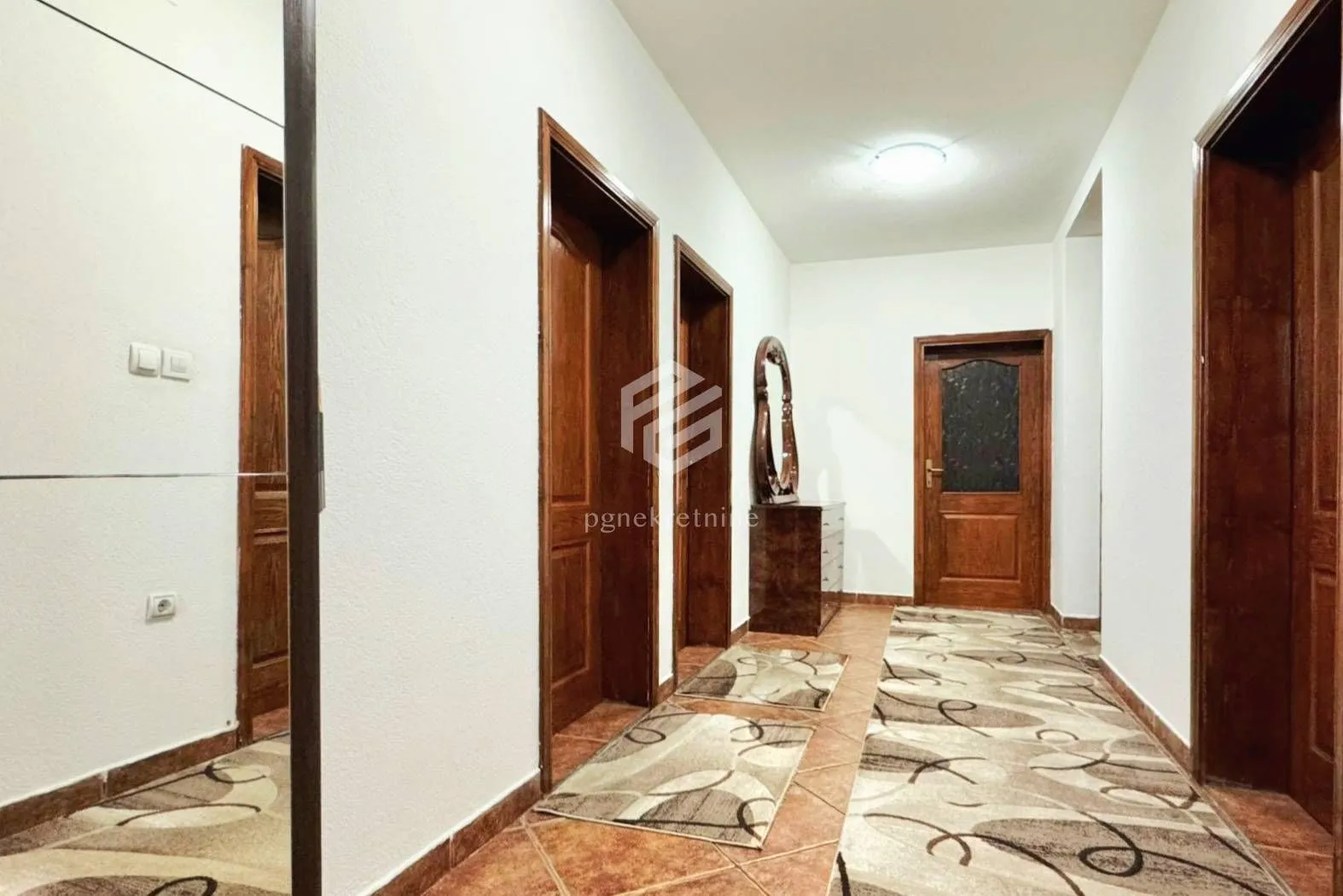 Izdavanje, trosoban stan, 110m², Masline, Podgorica