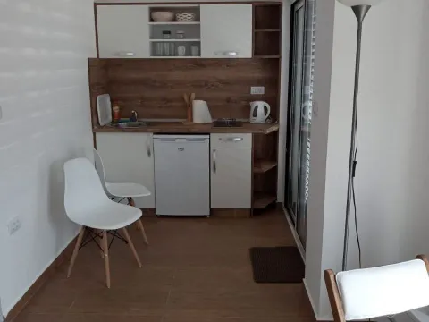 Rent, one bedroom apartment, 20m², Tivat, Crna Gora - image 3