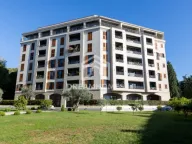 Izdavanje, poslovni prostor, 66m², Centar, Podgorica - image 1
