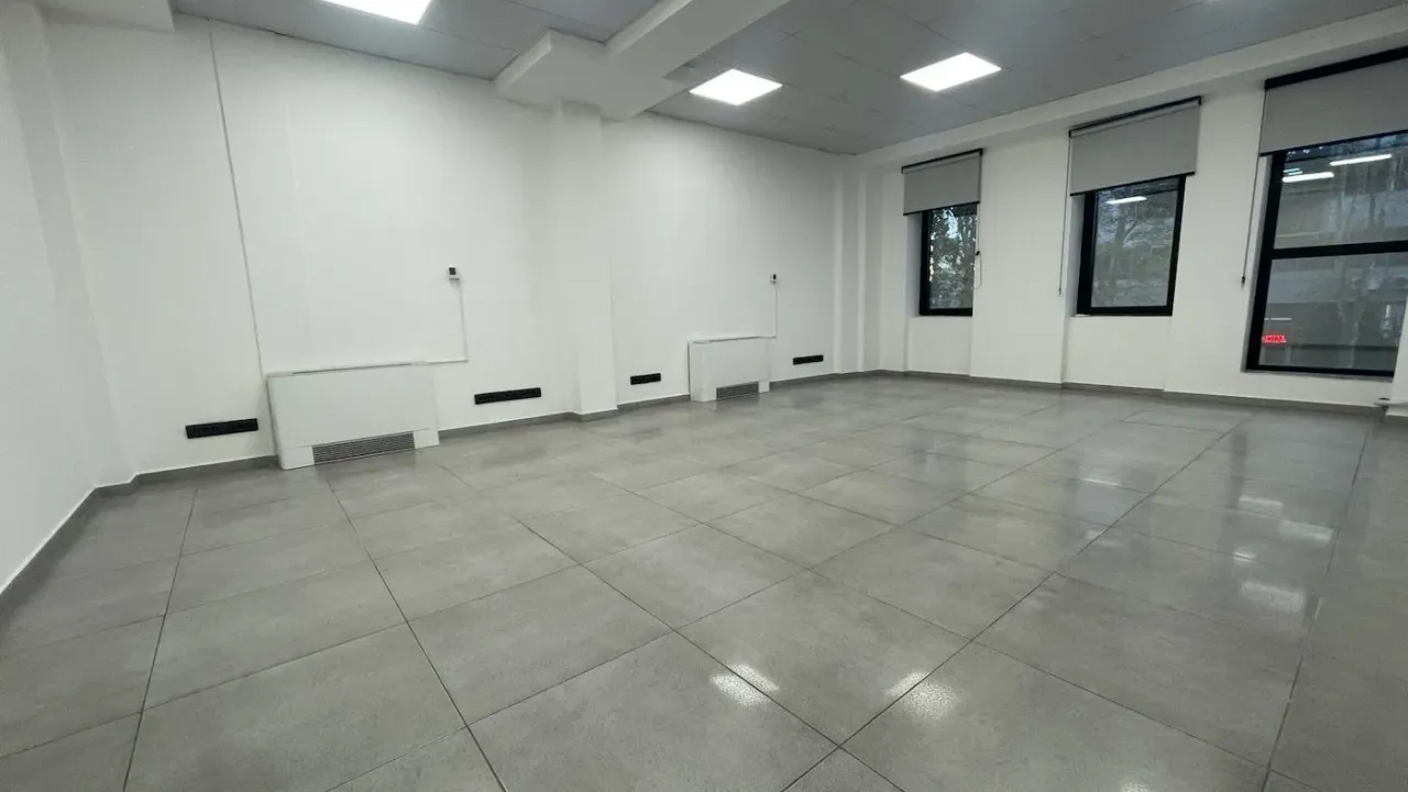 Izdavanje, poslovni prostor, 240m², Sajmište, Novi Sad