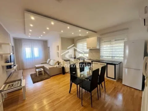 Rent, apartment, 61m², Južni Bulevar, Vračar Sve Podlokacije - image 5