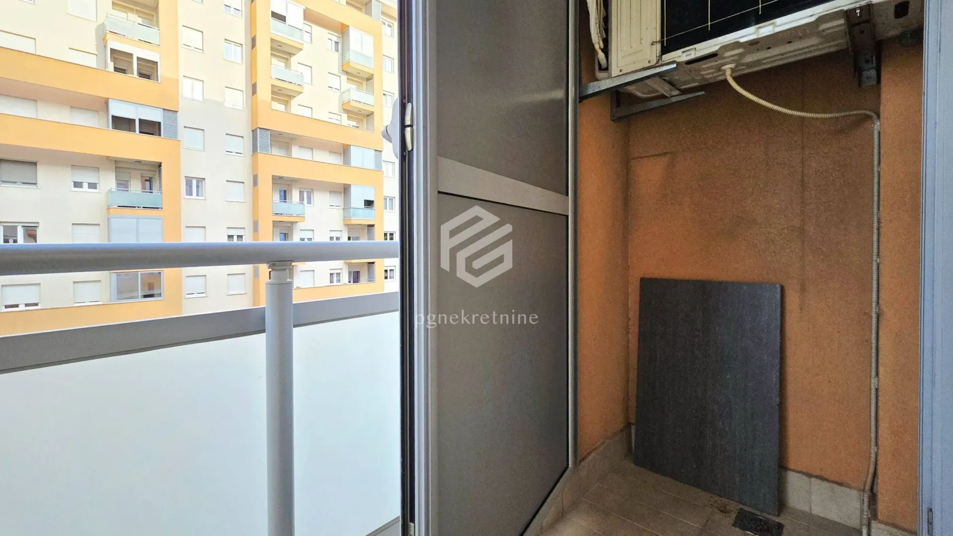 Rent, two bedroom apartment, 64m², City Kej, Podgorica