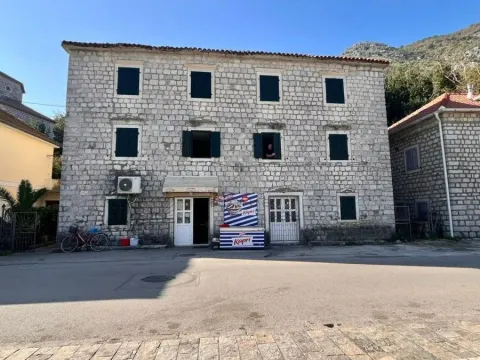Prodaja, kuća, 370m², Kotor, Crna Gora - image 1