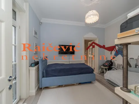 Izdavanje, trosoban stan, 150m², Stari Grad, Beograd - image 16