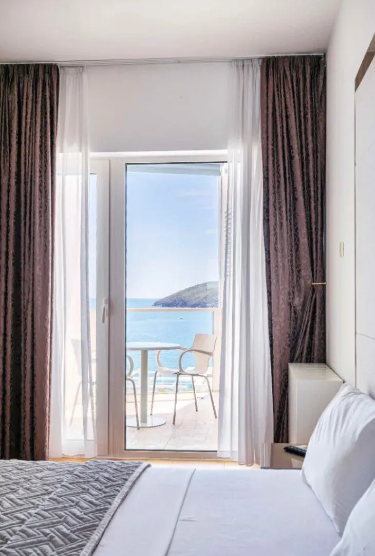 Izdavanje, jednosoban stan, 77m², Centar, Budva