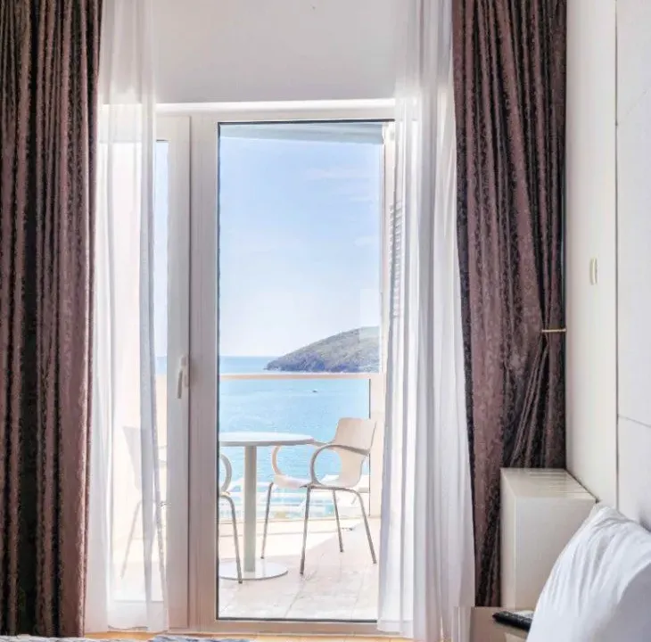 Izdavanje, jednosoban stan, 77m², Centar, Budva