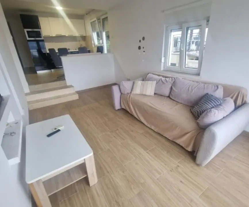 Izdavanje, jednosoban stan, 50m², Donja Lastva, Tivat