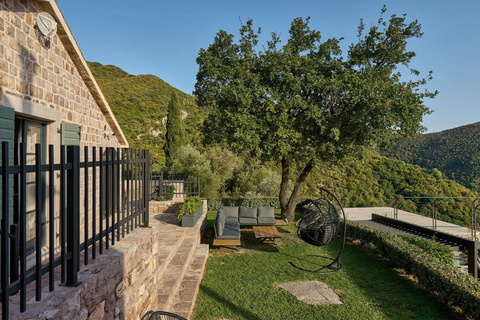 Prodaja, kuća, 293m², Donja Lastva, Tivat