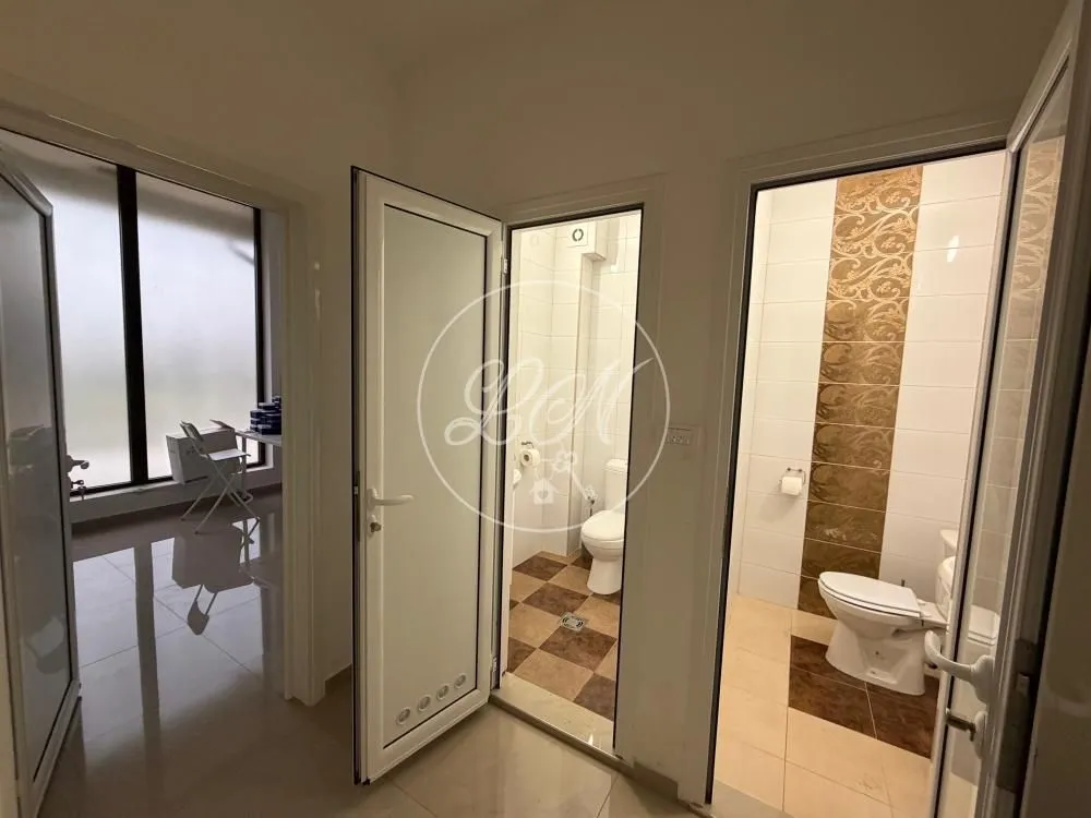 Sale, office space, 236m², Altina, Beograd