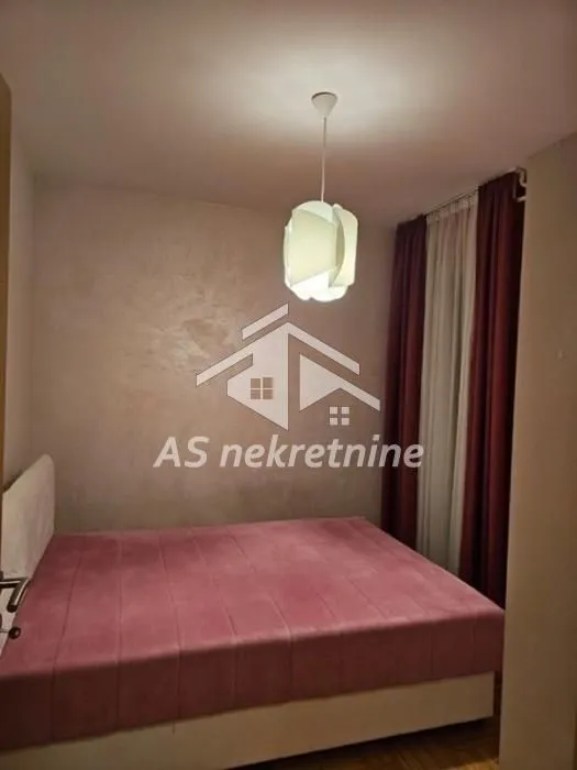 Izdavanje, četvorosoban stan, 96m², Vračar Sve Podlokacije, Beograd