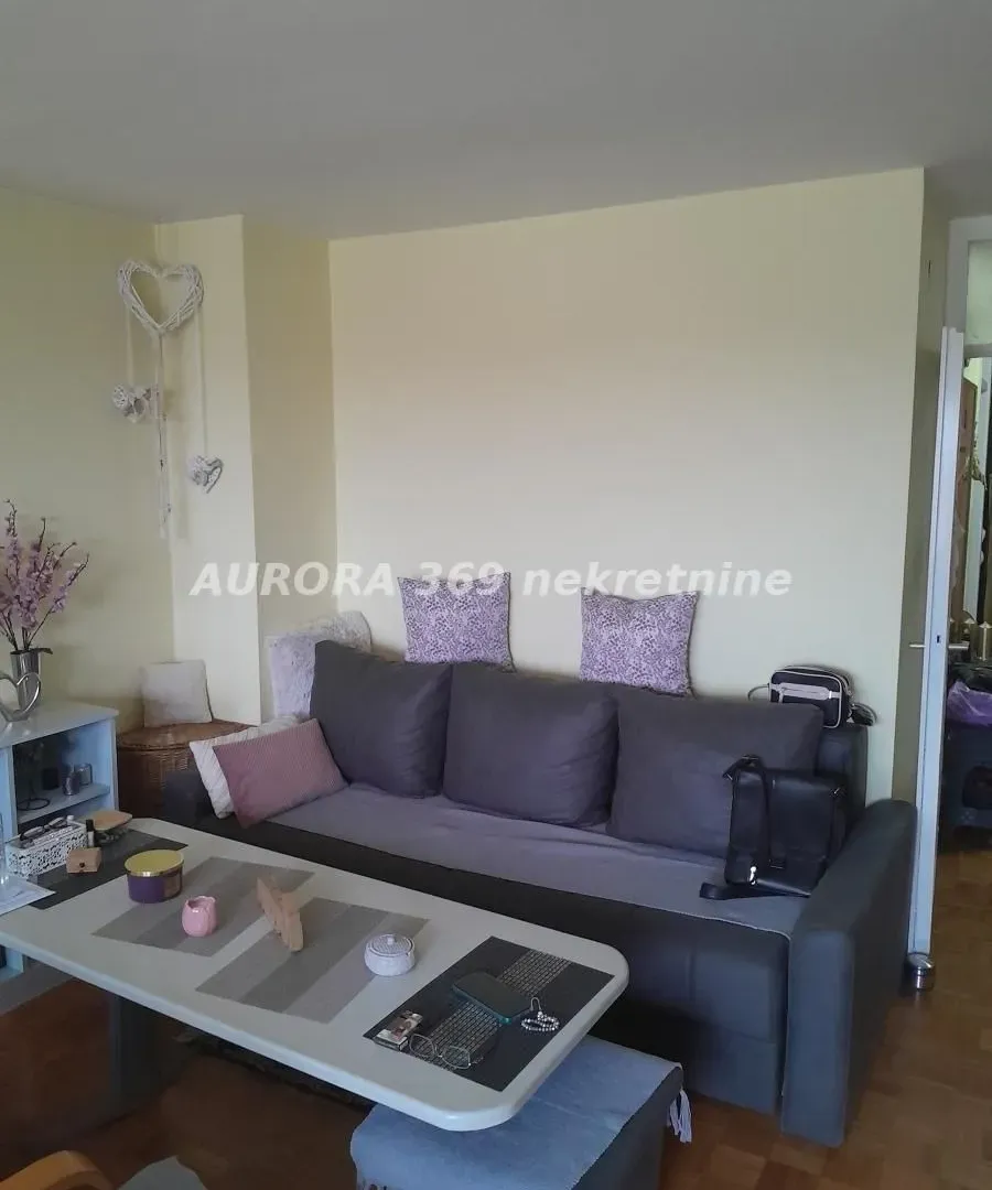 Prodaja, trosoban stan, 65m², Novo naselje, Novi Sad