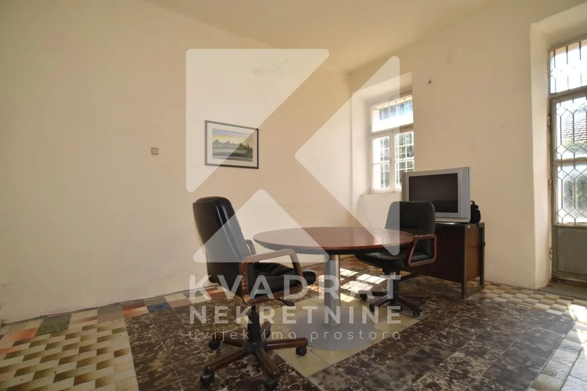 Izdavanje, poslovni prostor, 100m², Blok 7, Podgorica