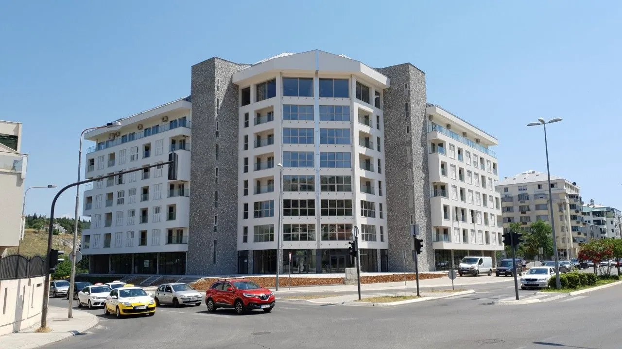 Izdavanje, poslovni prostor, 96m², Vezirov Most, Podgorica