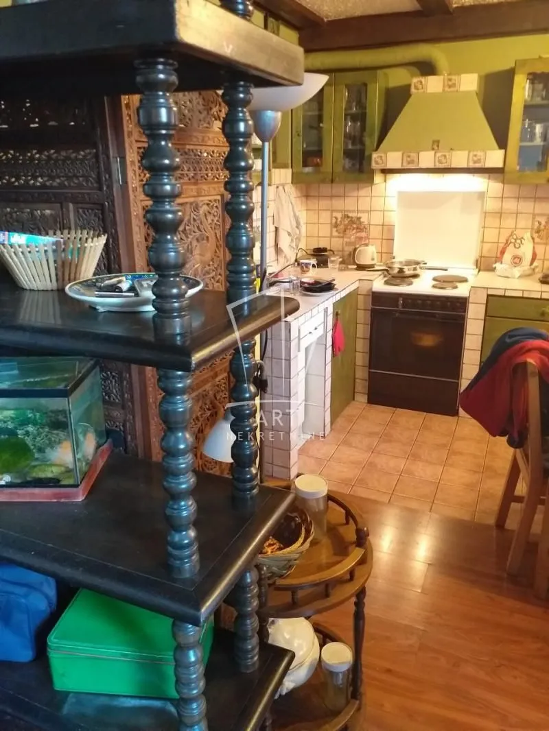 Sale, four bedroom apartment, 88m², Kalenić Pijaca, Vračar Sve Podlokacije