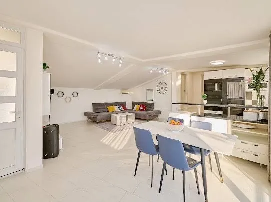 Sale, two bedroom apartment, 100m², Sutomore, Bar