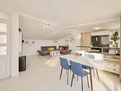 Prodaja, dvosoban stan, 100m², Sutomore, Bar