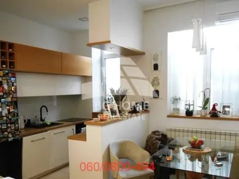 Sale, four bedroom apartment, 120m², Zemun Centar, Zemun Sve Podlokacije - image 8