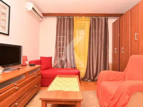 Izdavanje, garsonjera, 30m², Lepa Kata, Podgorica - image 2