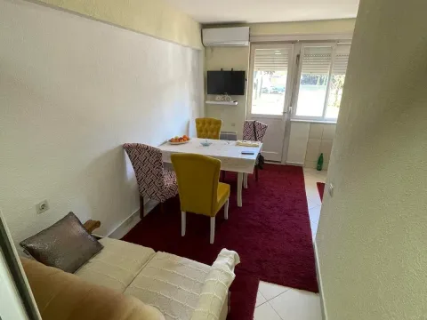 Izdavanje, dvosoban stan, 52m², Centar, Bar - image 2