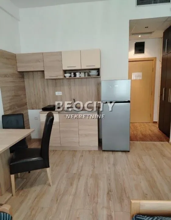 Izdavanje, stan, 24m², Novo naselje, Novi Sad