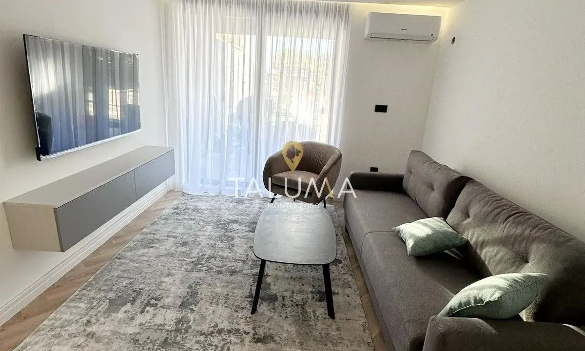Izdavanje, dvosoban stan, 68m², Stari Aerodrom, Podgorica