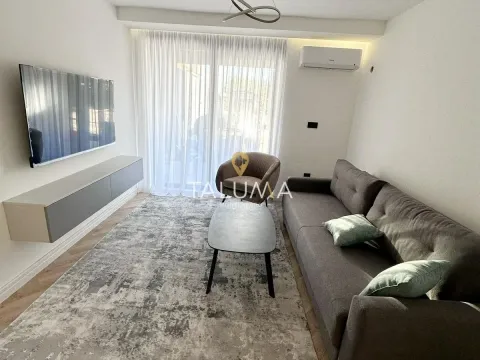 Izdavanje, dvosoban stan, 68m², Stari Aerodrom, Podgorica - image 1