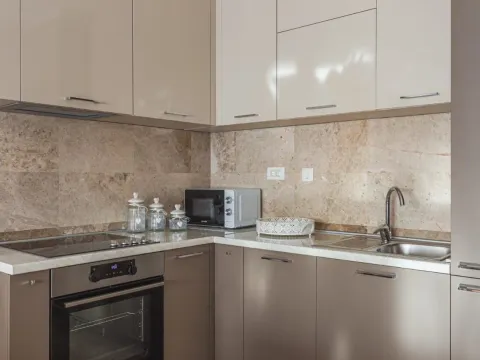 Izdavanje, dvosoban stan, 82m², Pržno, Budva - image 8