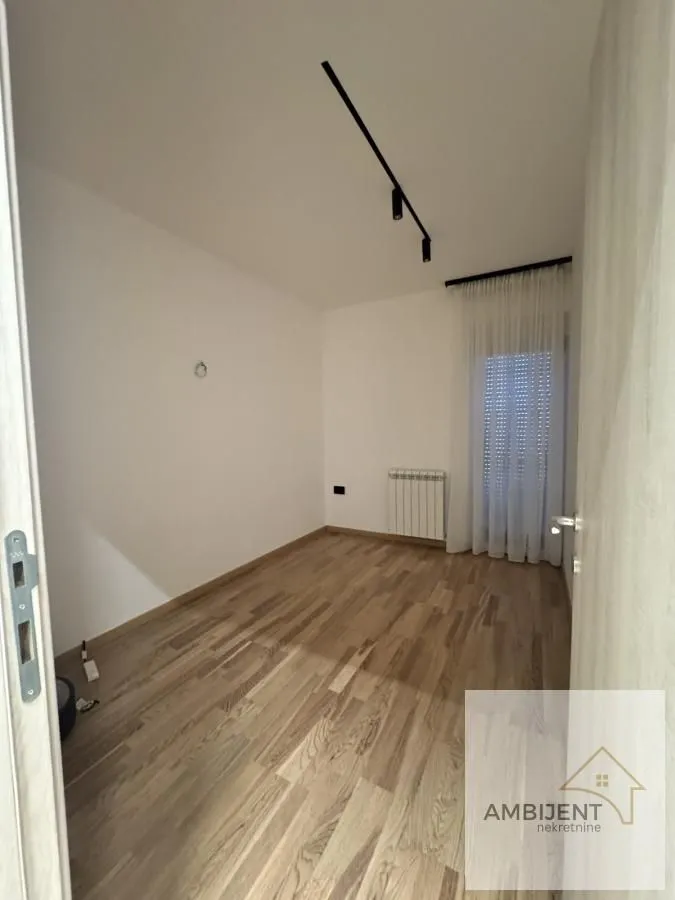 Prodaja, četvorosoban stan, 116m², Stari Banovci, Stara Pazova