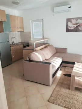Rent, two bedroom apartment, 56m², Tivat, Crna Gora - image 1