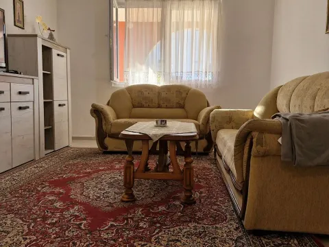 Izdavanje, dvosoban stan, 60m², Polje, Bar - image 7