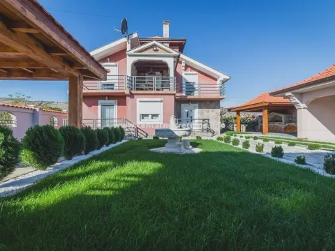 Prodaja, kuća, 200m², Donji Kokoti, Podgorica - image 11