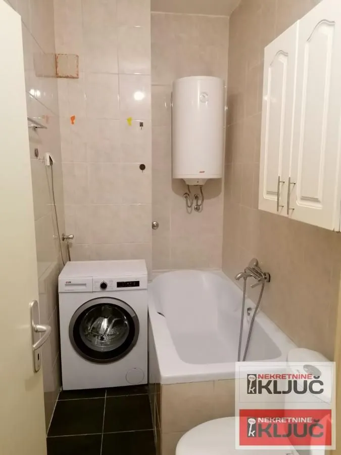 Izdavanje, jednosoban stan, 40m², Bulevar Oslobodjenja, Novi Sad Sve Podlokacije