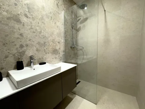 Izdavanje, dvosoban stan, 108m², Central Point, Podgorica - image 15