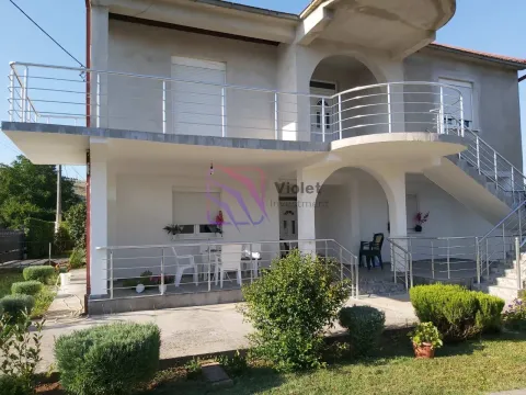 Stan in Tološi